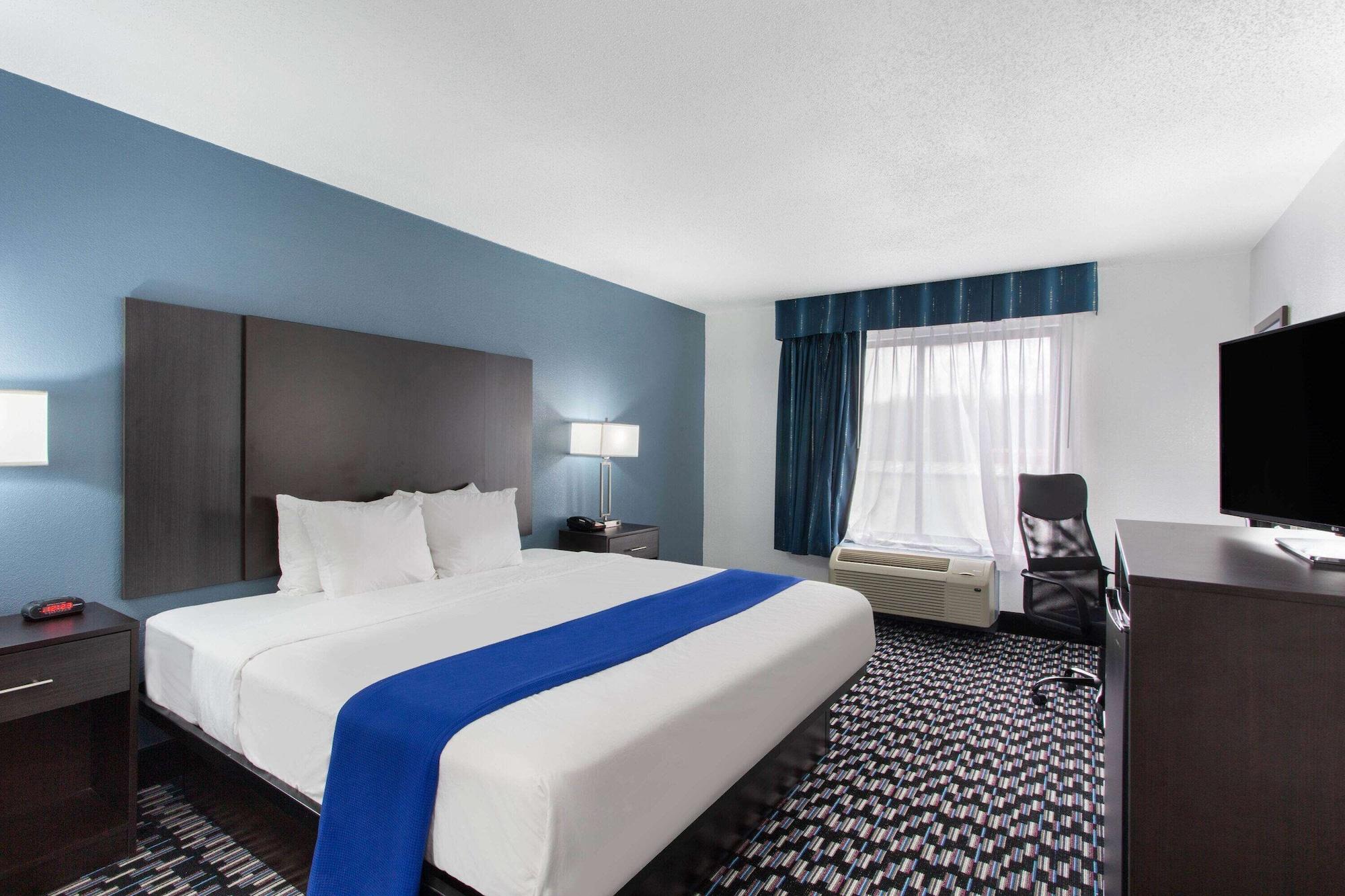 Baymont By Wyndham Charlotte University Экстерьер фото