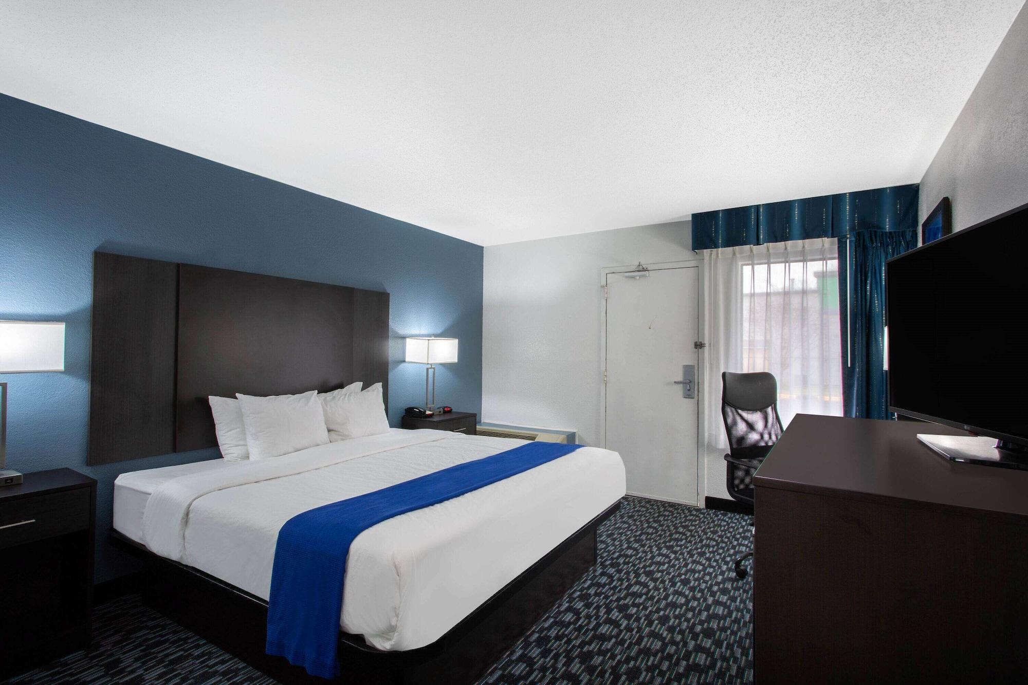 Baymont By Wyndham Charlotte University Экстерьер фото