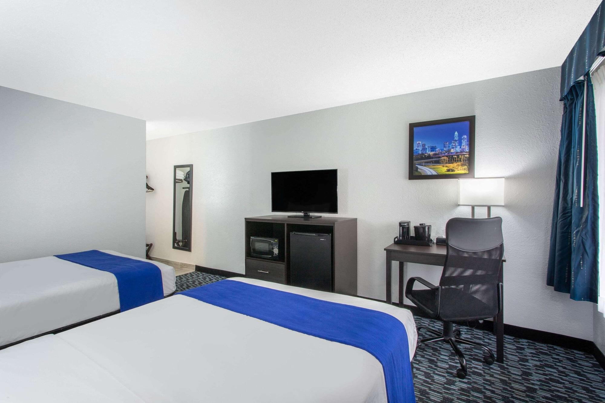 Baymont By Wyndham Charlotte University Экстерьер фото