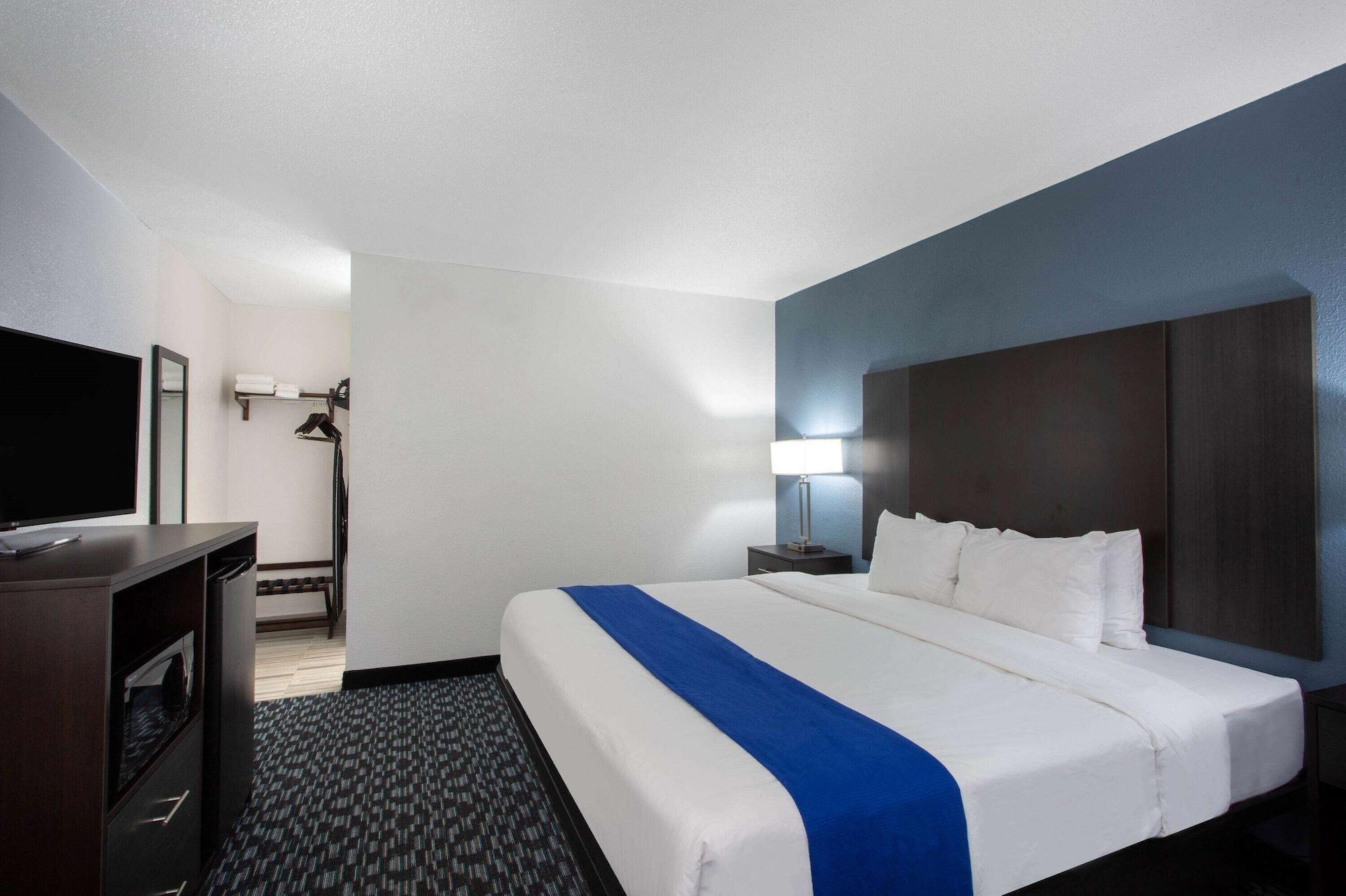 Baymont By Wyndham Charlotte University Экстерьер фото
