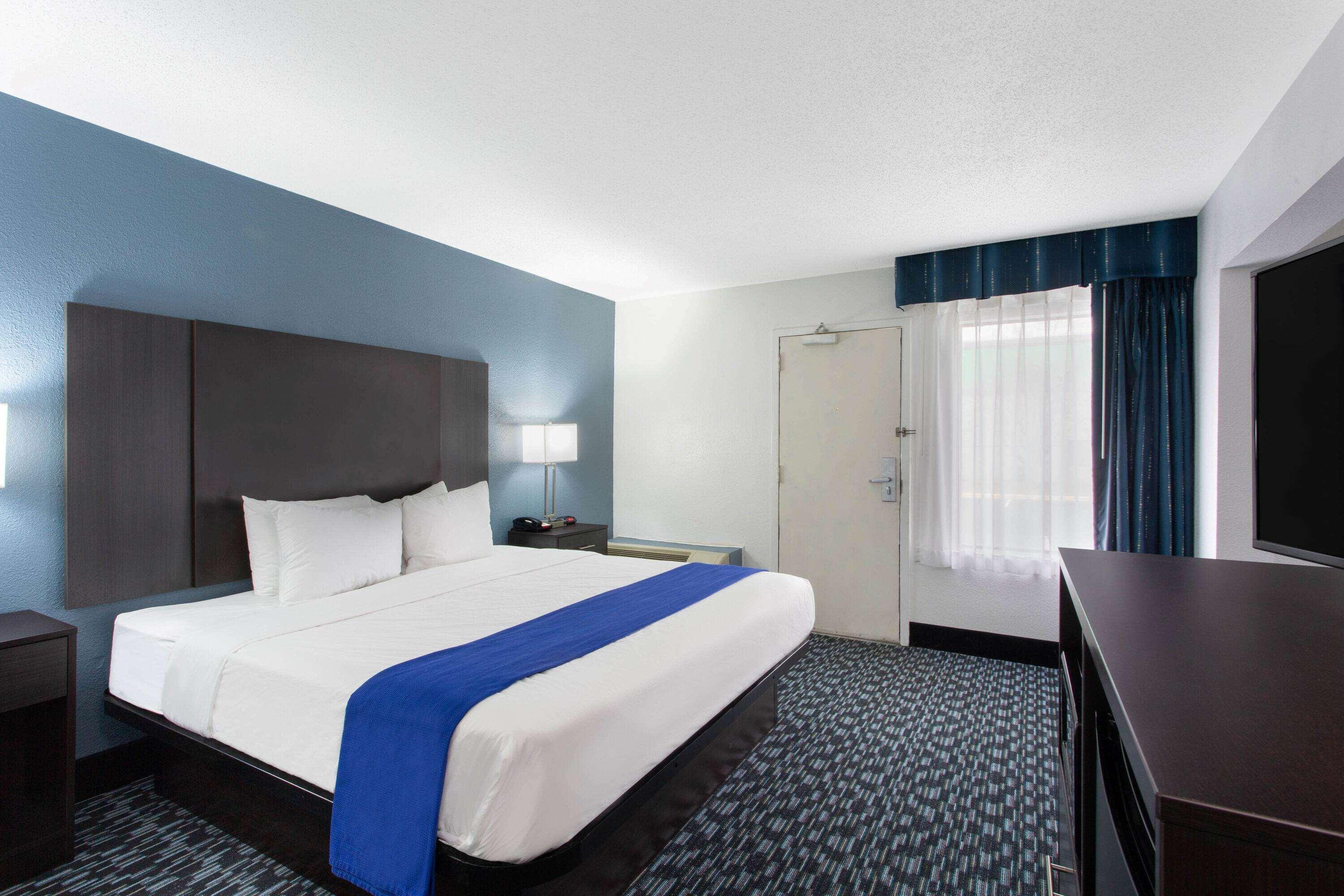 Baymont By Wyndham Charlotte University Экстерьер фото