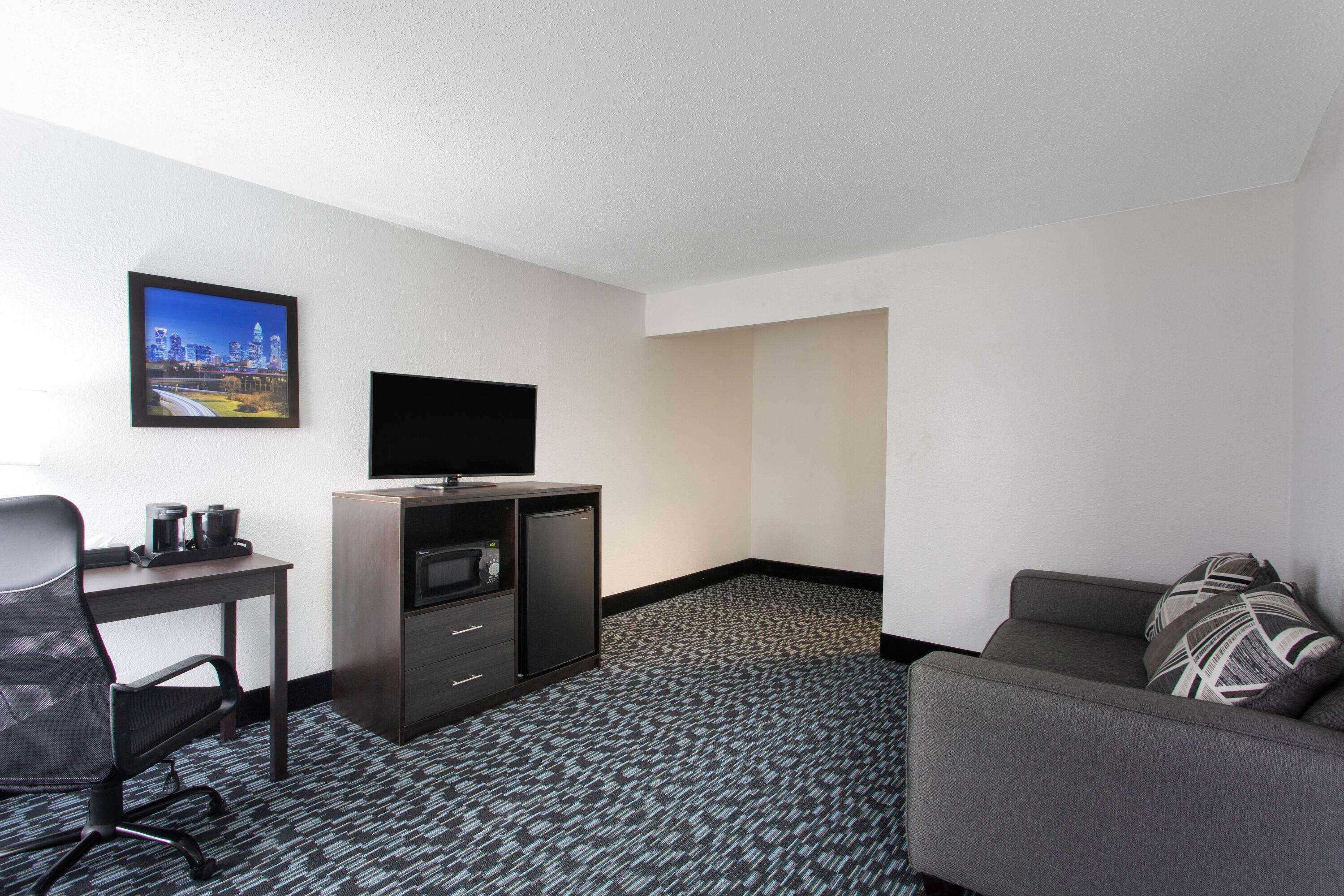 Baymont By Wyndham Charlotte University Экстерьер фото
