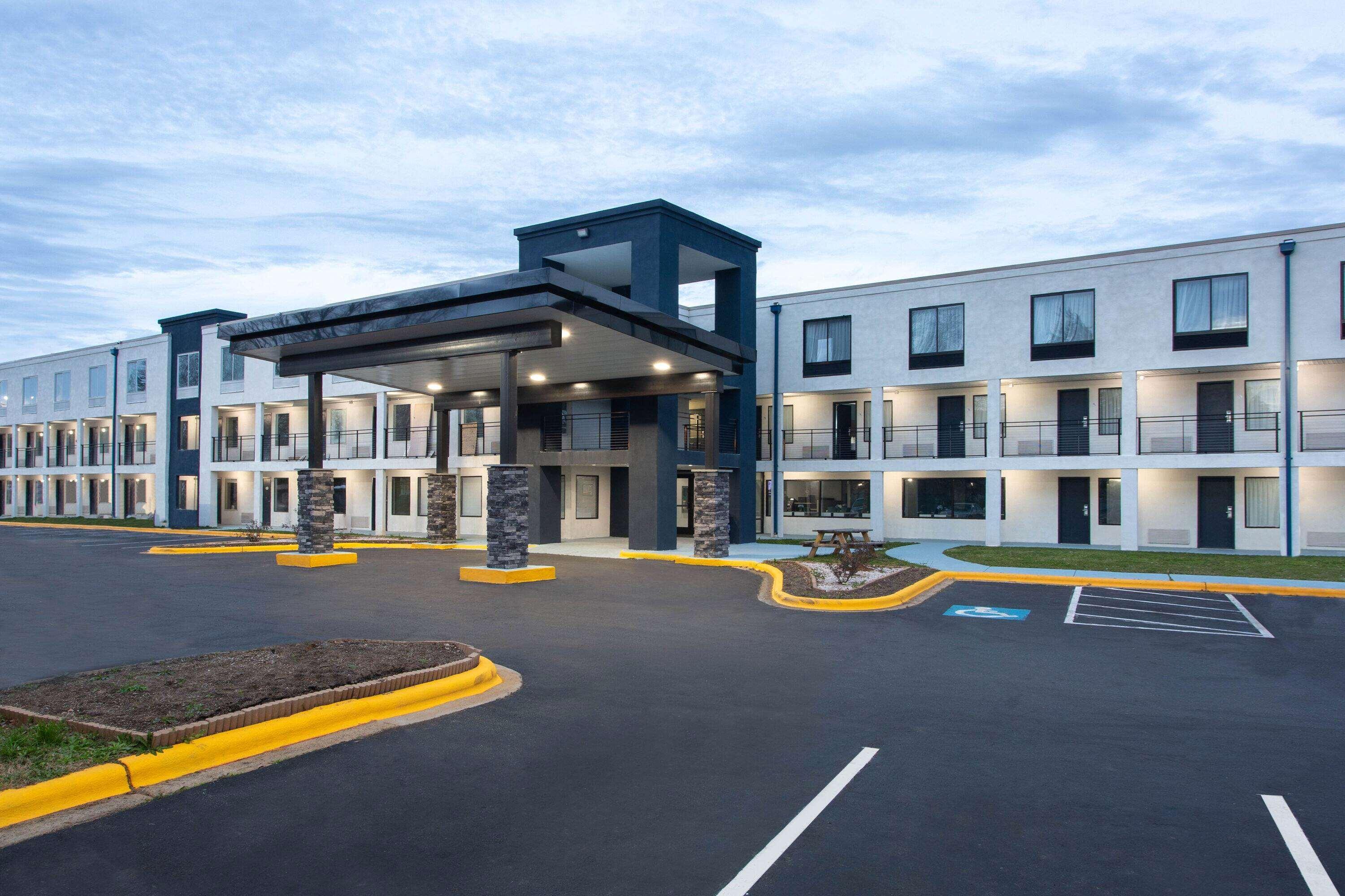 Baymont By Wyndham Charlotte University Экстерьер фото