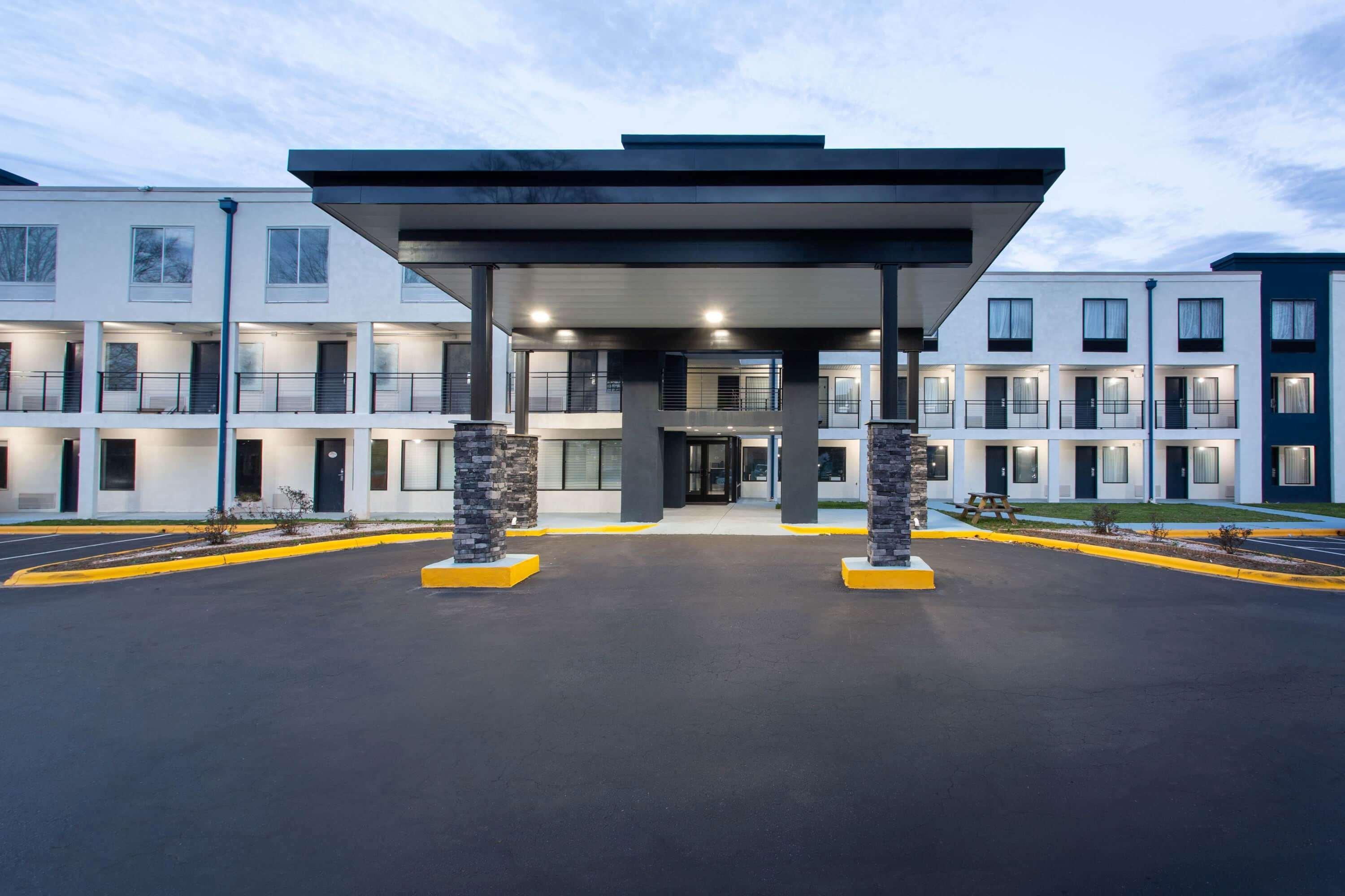 Baymont By Wyndham Charlotte University Экстерьер фото