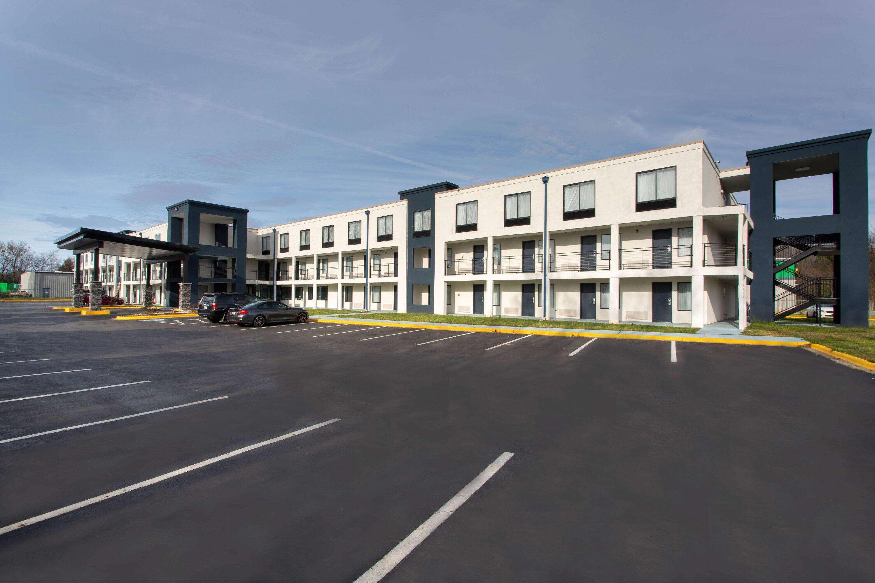 Baymont By Wyndham Charlotte University Экстерьер фото