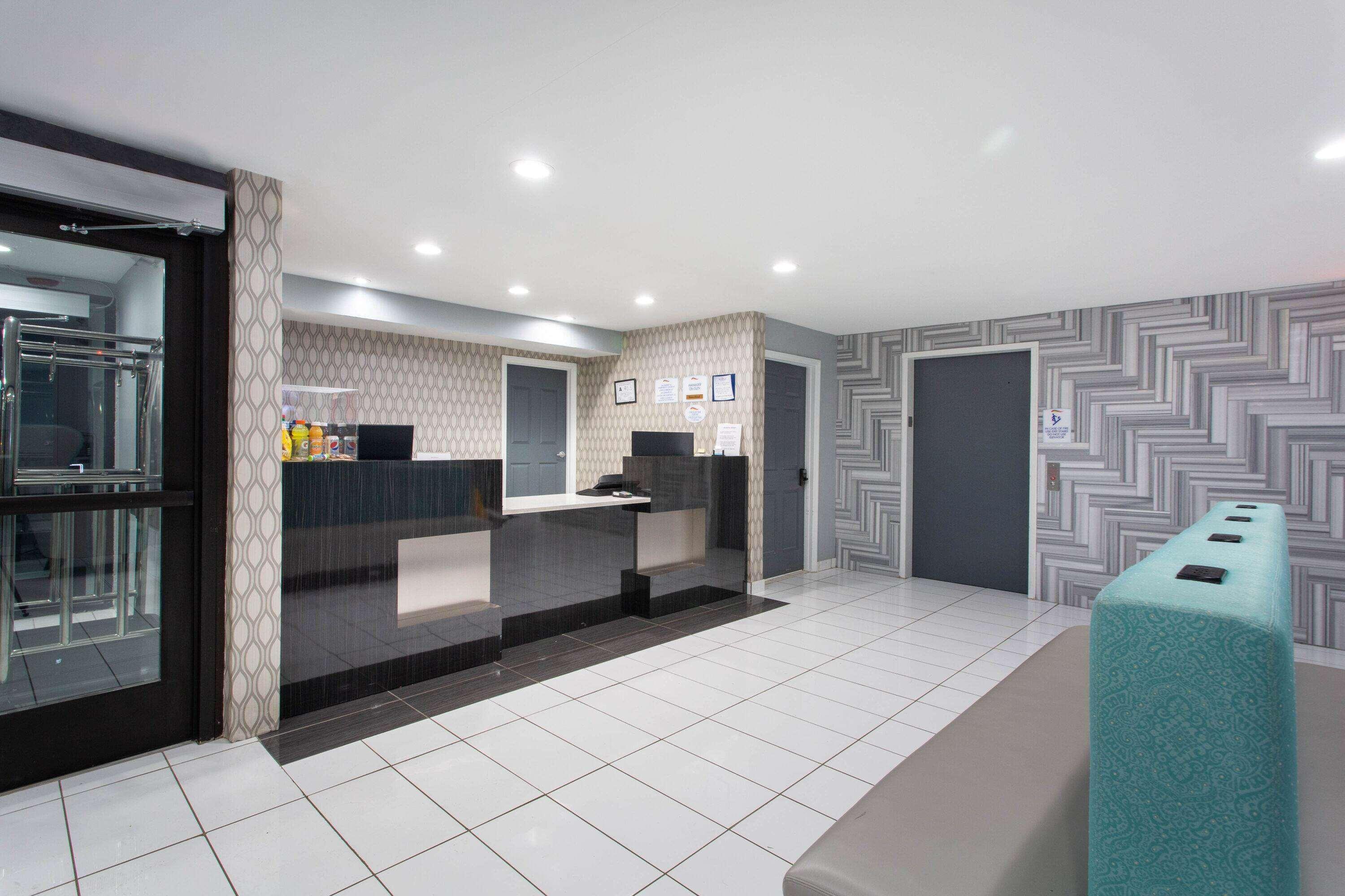Baymont By Wyndham Charlotte University Экстерьер фото